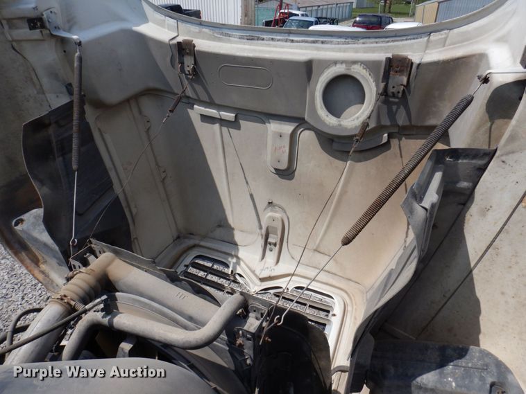 image for item DP5515 2004 Mack CX613  semi truck