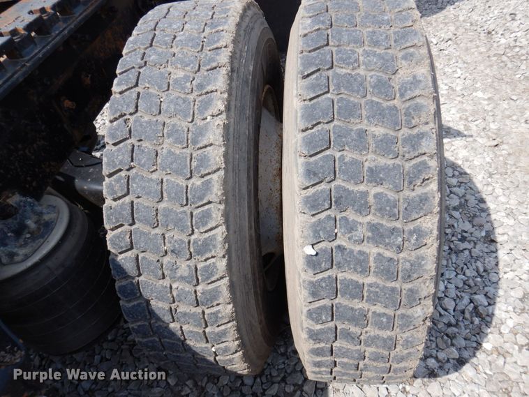 image for item DP5515 2004 Mack CX613  semi truck