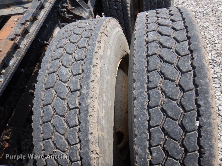 image for item DP5515 2004 Mack CX613  semi truck