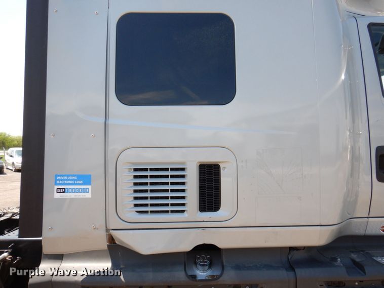 image for item DP5517 2016 International ProStar 122  semi truck