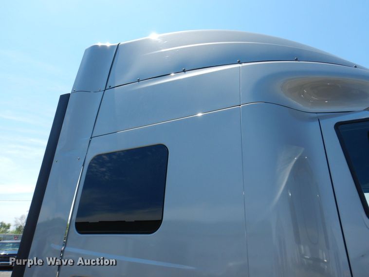 image for item DP5517 2016 International ProStar 122  semi truck