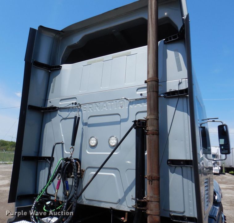 image for item DP5517 2016 International ProStar 122  semi truck