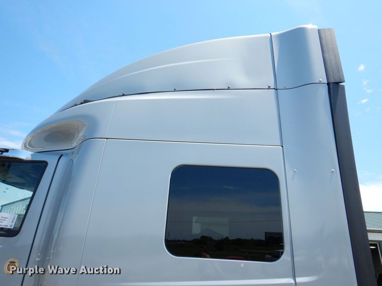 image for item DP5517 2016 International ProStar 122  semi truck