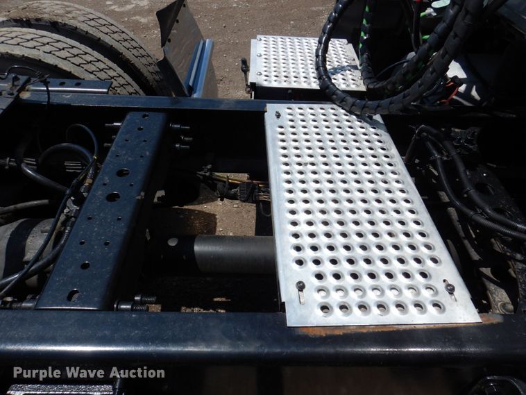 image for item DP5517 2016 International ProStar 122  semi truck