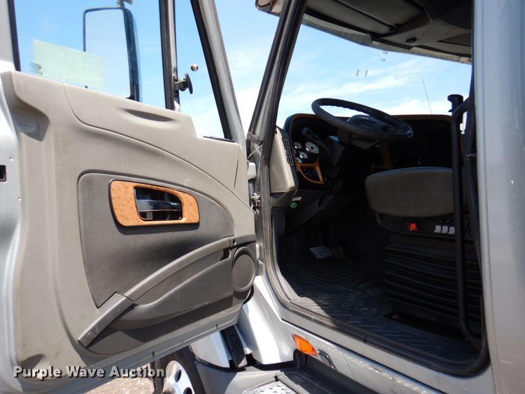 image for item DP5517 2016 International ProStar 122  semi truck