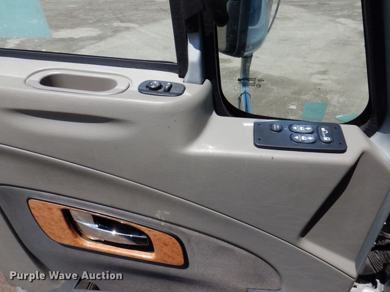 image for item DP5517 2016 International ProStar 122  semi truck