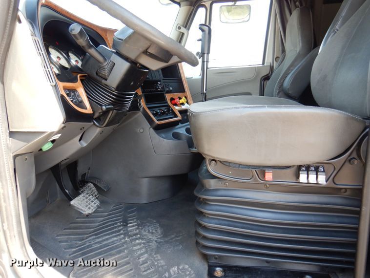 image for item DP5517 2016 International ProStar 122  semi truck