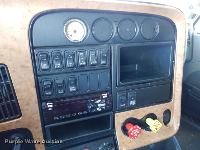 image for item DP5517 2016 International ProStar 122  semi truck