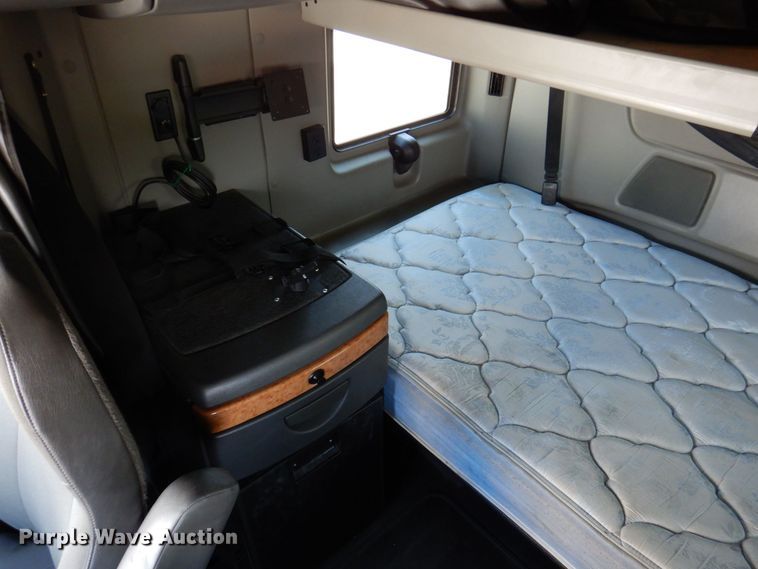 image for item DP5517 2016 International ProStar 122  semi truck