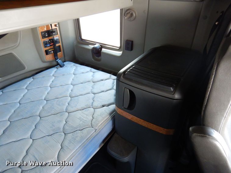 image for item DP5517 2016 International ProStar 122  semi truck