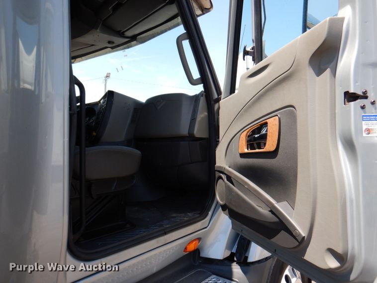 image for item DP5517 2016 International ProStar 122  semi truck