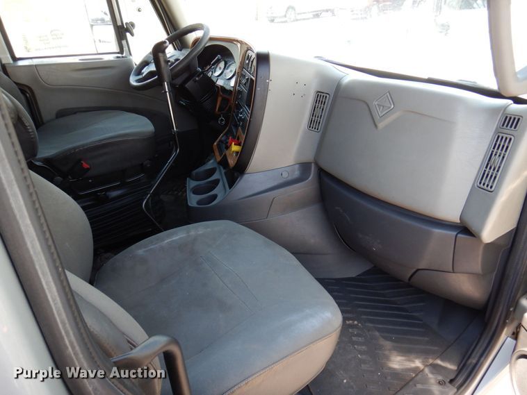 image for item DP5517 2016 International ProStar 122  semi truck