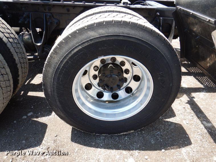 image for item DP5517 2016 International ProStar 122  semi truck