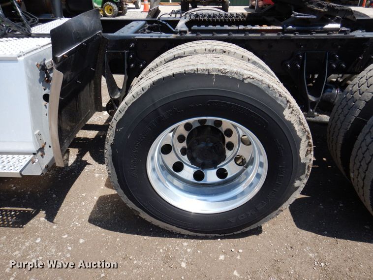 image for item DP5517 2016 International ProStar 122  semi truck