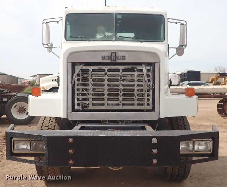 image for item DS7072 1997 Oshkosh FF-115  truck cab and chassis