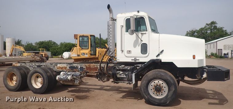 image for item DS7072 1997 Oshkosh FF-115  truck cab and chassis