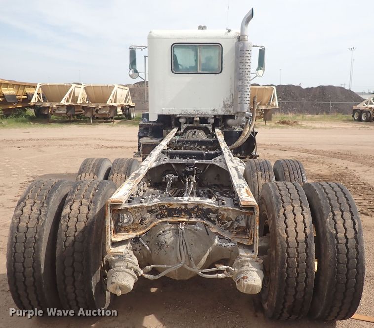 image for item DS7072 1997 Oshkosh FF-115  truck cab and chassis