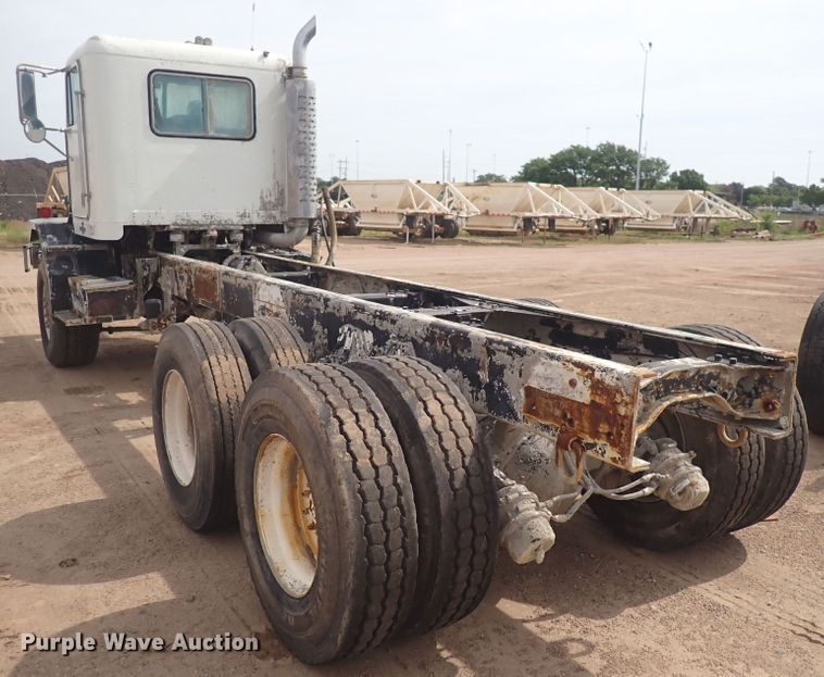 image for item DS7072 1997 Oshkosh FF-115  truck cab and chassis