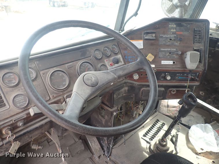 image for item DS7072 1997 Oshkosh FF-115  truck cab and chassis