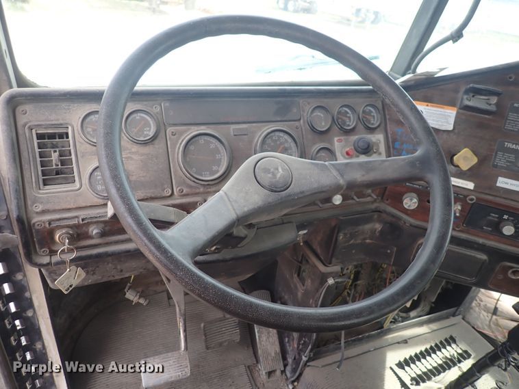 image for item DS7072 1997 Oshkosh FF-115  truck cab and chassis