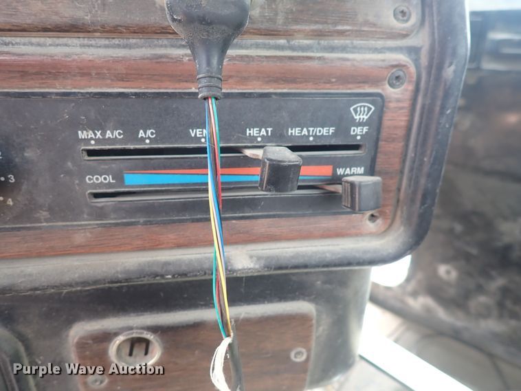 image for item DS7072 1997 Oshkosh FF-115  truck cab and chassis