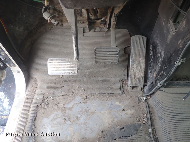 image for item DS7072 1997 Oshkosh FF-115  truck cab and chassis