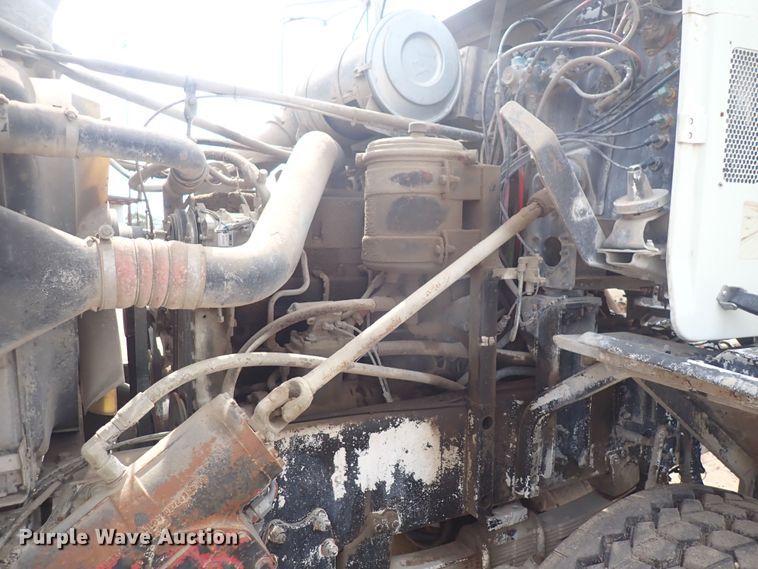 image for item DS7072 1997 Oshkosh FF-115  truck cab and chassis