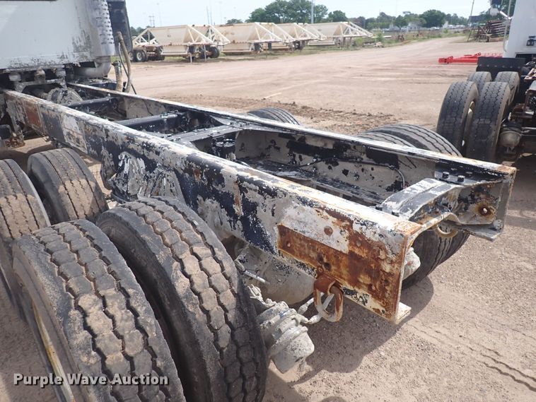 image for item DS7072 1997 Oshkosh FF-115  truck cab and chassis