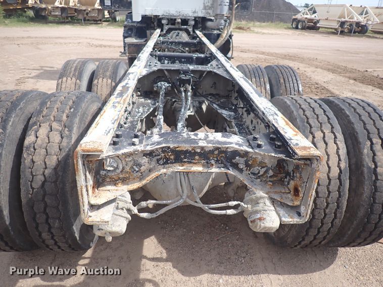 image for item DS7072 1997 Oshkosh FF-115  truck cab and chassis