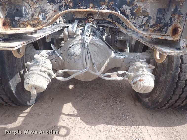 image for item DS7072 1997 Oshkosh FF-115  truck cab and chassis