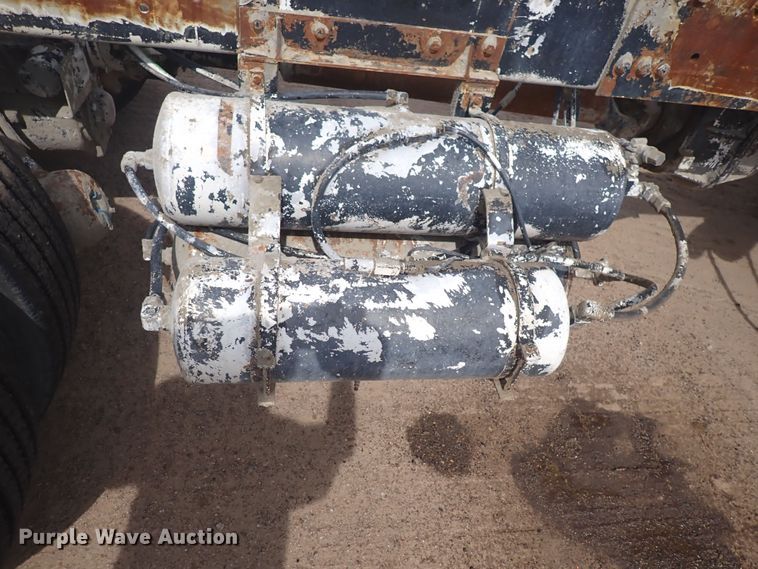 image for item DS7072 1997 Oshkosh FF-115  truck cab and chassis