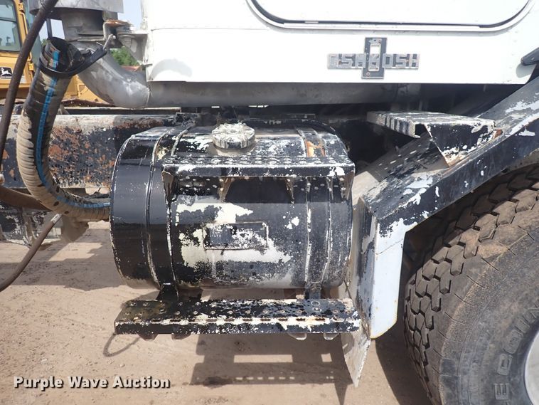 image for item DS7072 1997 Oshkosh FF-115  truck cab and chassis