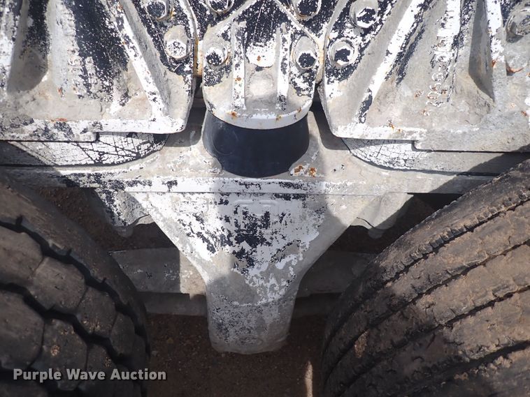 image for item DS7072 1997 Oshkosh FF-115  truck cab and chassis