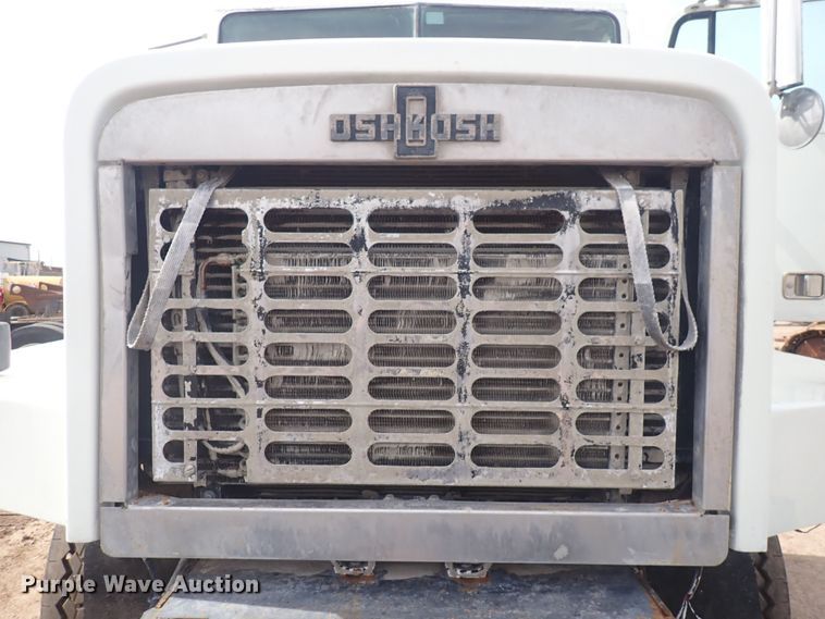 image for item DS7072 1997 Oshkosh FF-115  truck cab and chassis