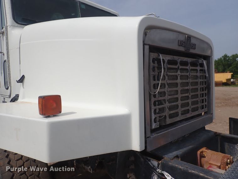 image for item DS7072 1997 Oshkosh FF-115  truck cab and chassis