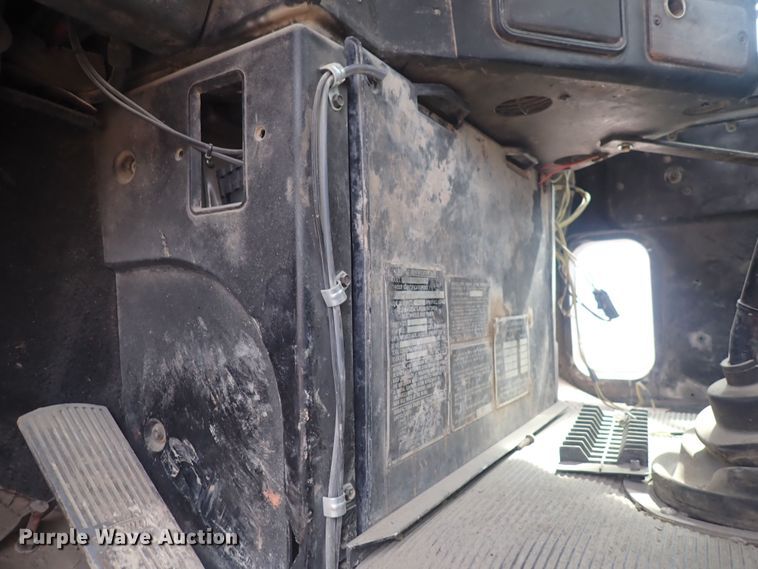 image for item DS7072 1997 Oshkosh FF-115  truck cab and chassis