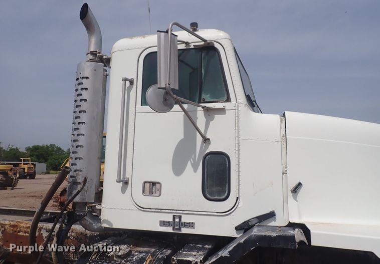 image for item DS7072 1997 Oshkosh FF-115  truck cab and chassis