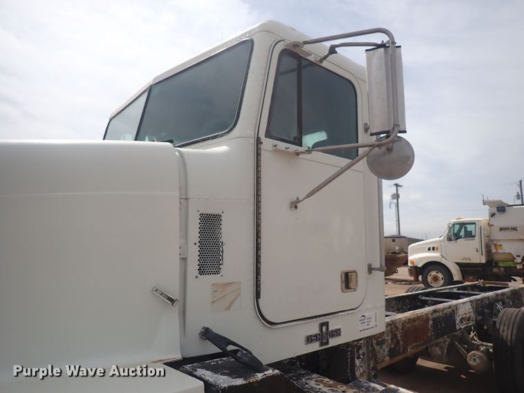 image for item DS7072 1997 Oshkosh FF-115  truck cab and chassis