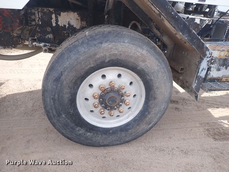 image for item DS7072 1997 Oshkosh FF-115  truck cab and chassis