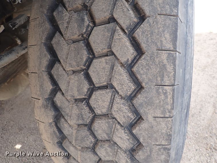 image for item DS7072 1997 Oshkosh FF-115  truck cab and chassis