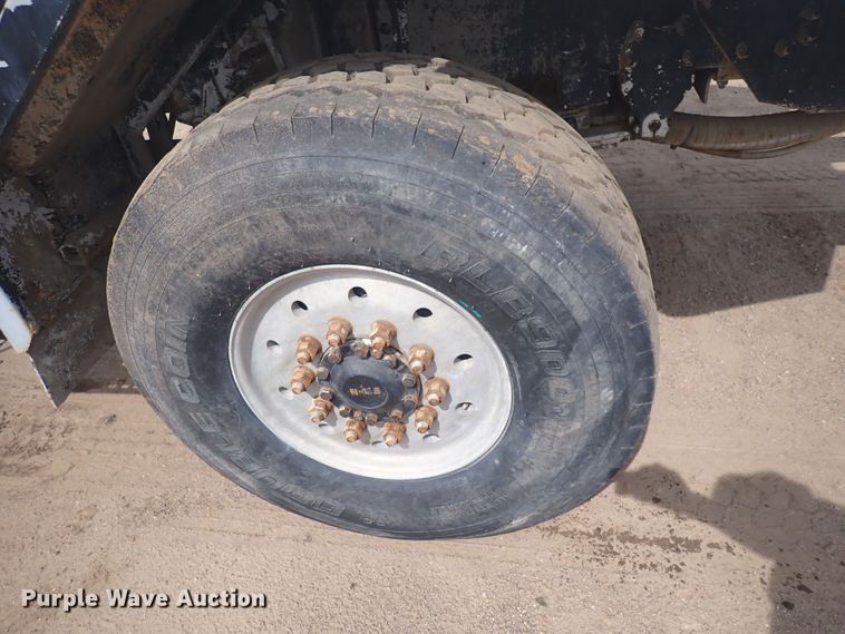 image for item DS7072 1997 Oshkosh FF-115  truck cab and chassis