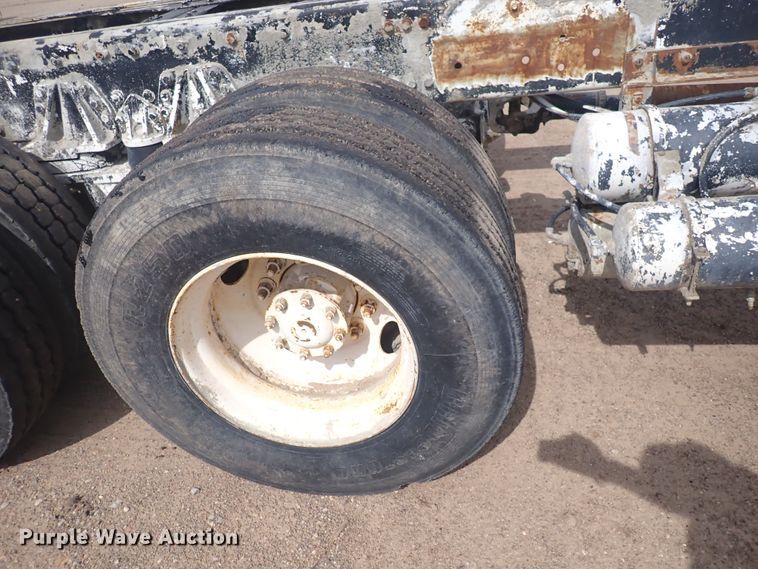 image for item DS7072 1997 Oshkosh FF-115  truck cab and chassis