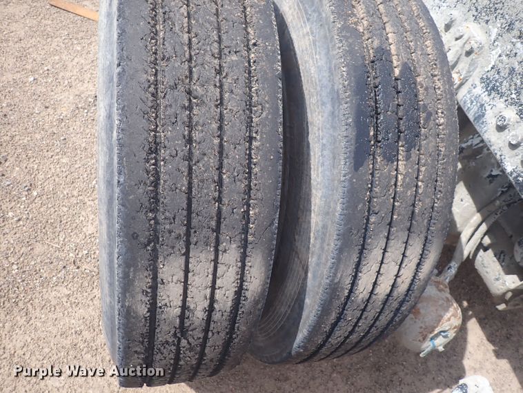 image for item DS7072 1997 Oshkosh FF-115  truck cab and chassis