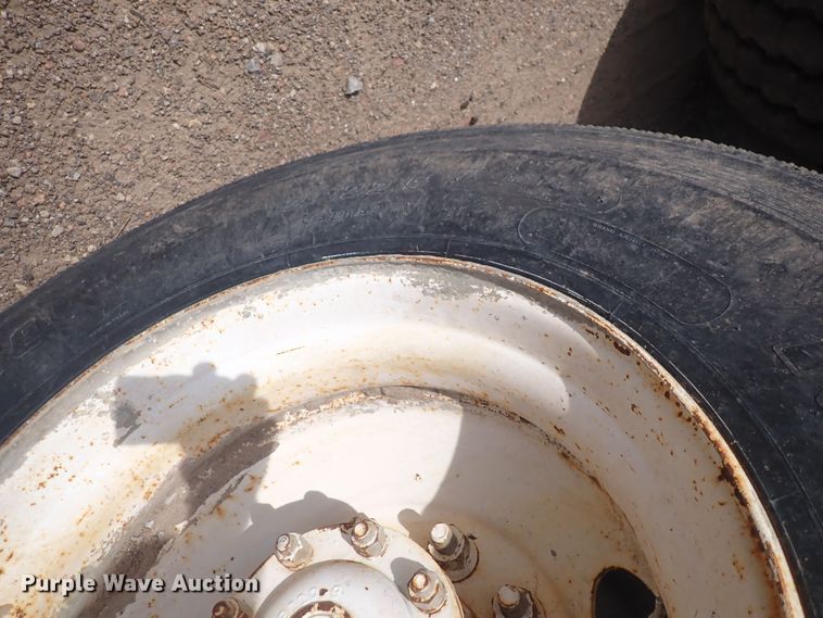 image for item DS7072 1997 Oshkosh FF-115  truck cab and chassis