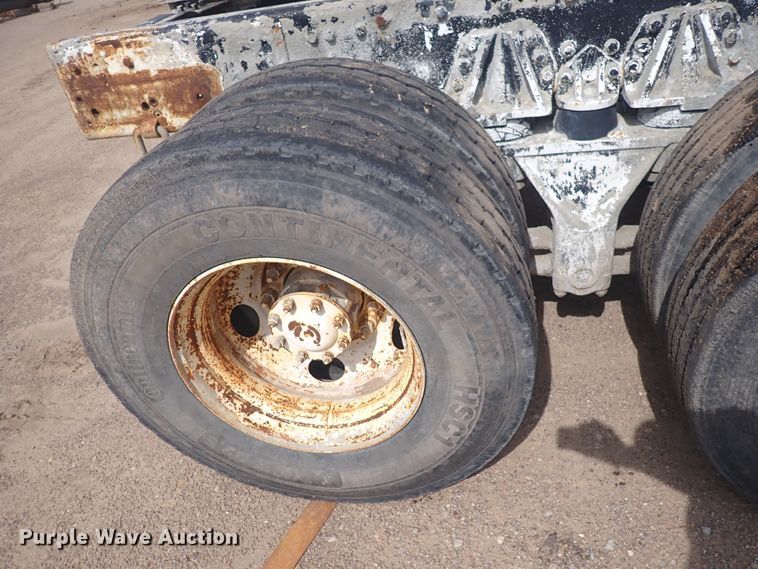 image for item DS7072 1997 Oshkosh FF-115  truck cab and chassis