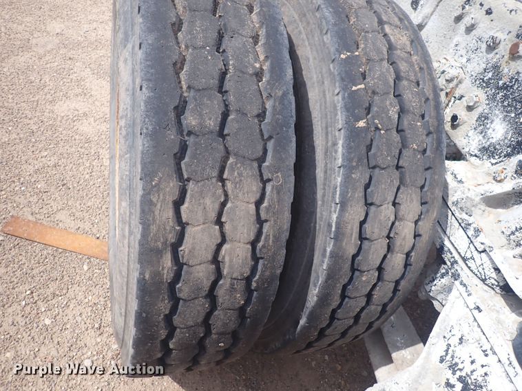 image for item DS7072 1997 Oshkosh FF-115  truck cab and chassis