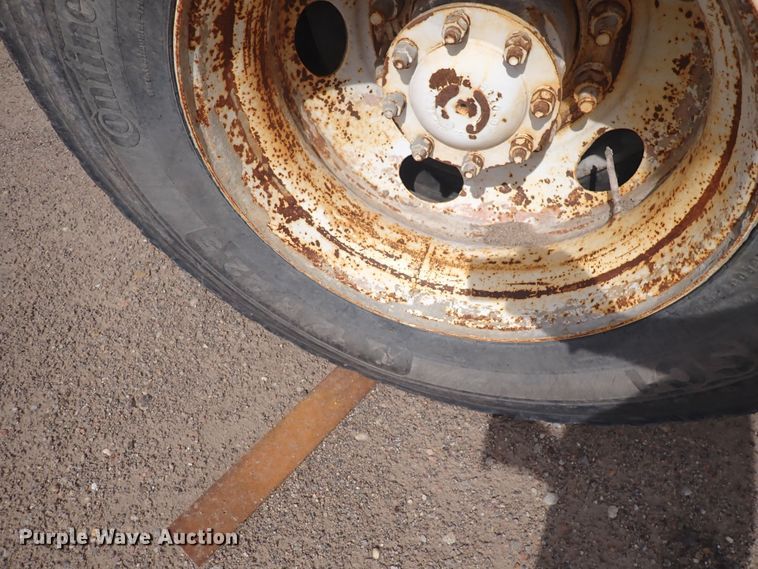 image for item DS7072 1997 Oshkosh FF-115  truck cab and chassis