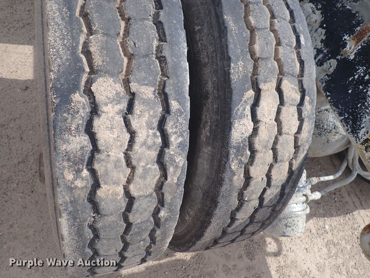 image for item DS7072 1997 Oshkosh FF-115  truck cab and chassis