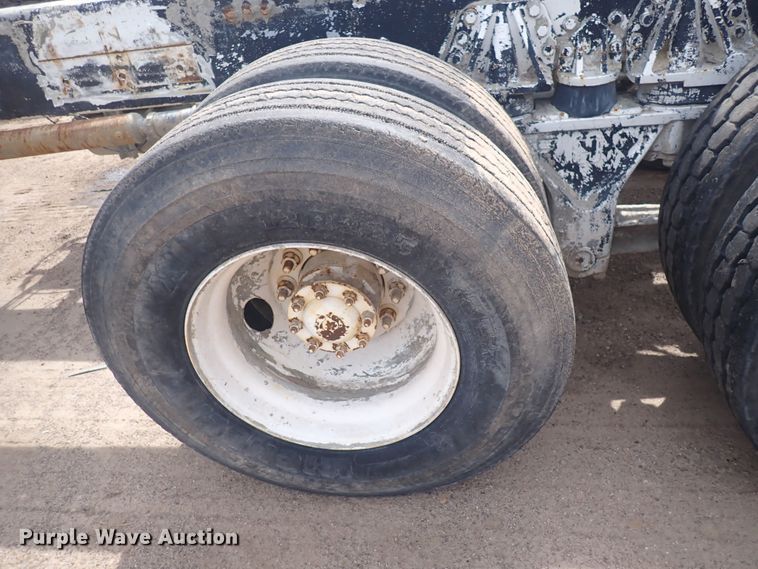 image for item DS7072 1997 Oshkosh FF-115  truck cab and chassis