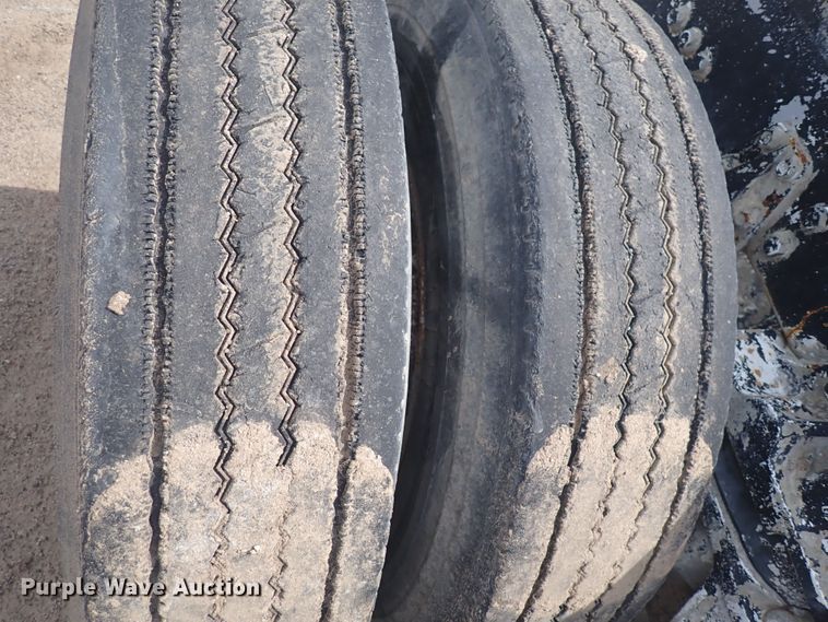 image for item DS7072 1997 Oshkosh FF-115  truck cab and chassis